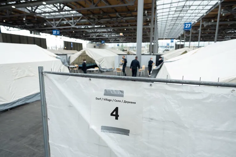Bilder vom Aufbau in der Messehalle 27